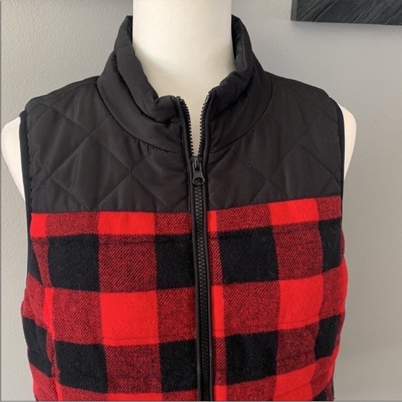 Ruff Hewn Buffalo Plaid Quilted Zip Up Vest Red & Black - Picture 2 of 8